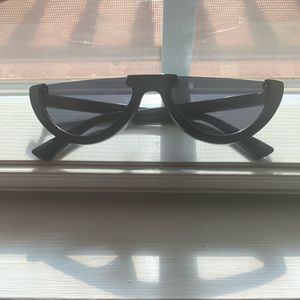 Half Frame Black sunnies 🖤
